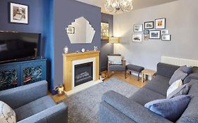 Host & Stay - May House